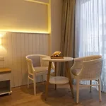 Sunrise Gardens מלון