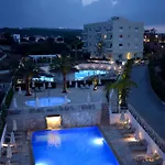 Sunrise Gardens מלון